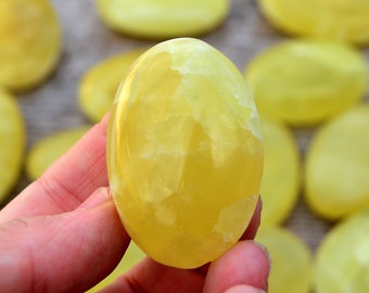 Zitronencalzit Handschmeichler, natürlicher gelber Kristall (45 mm - 80 mm)