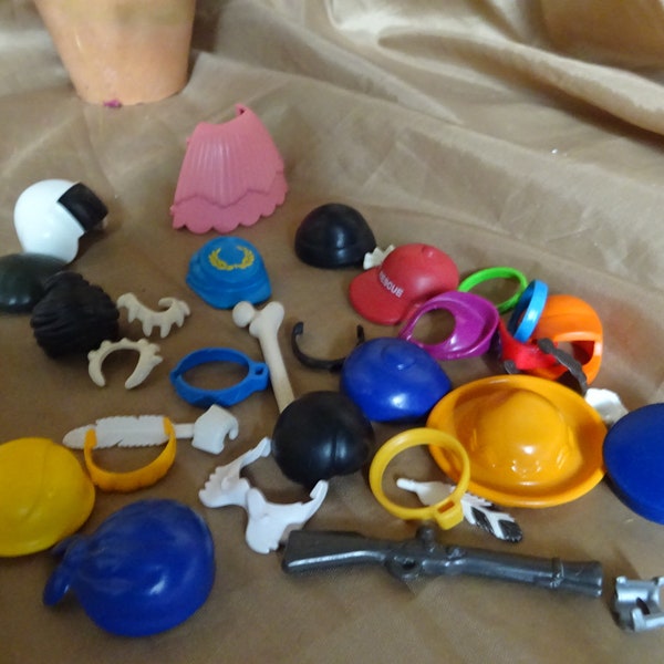 Playmobil - lots chapeaux & de cols et   Divers +    - VINTAGE. (D9)