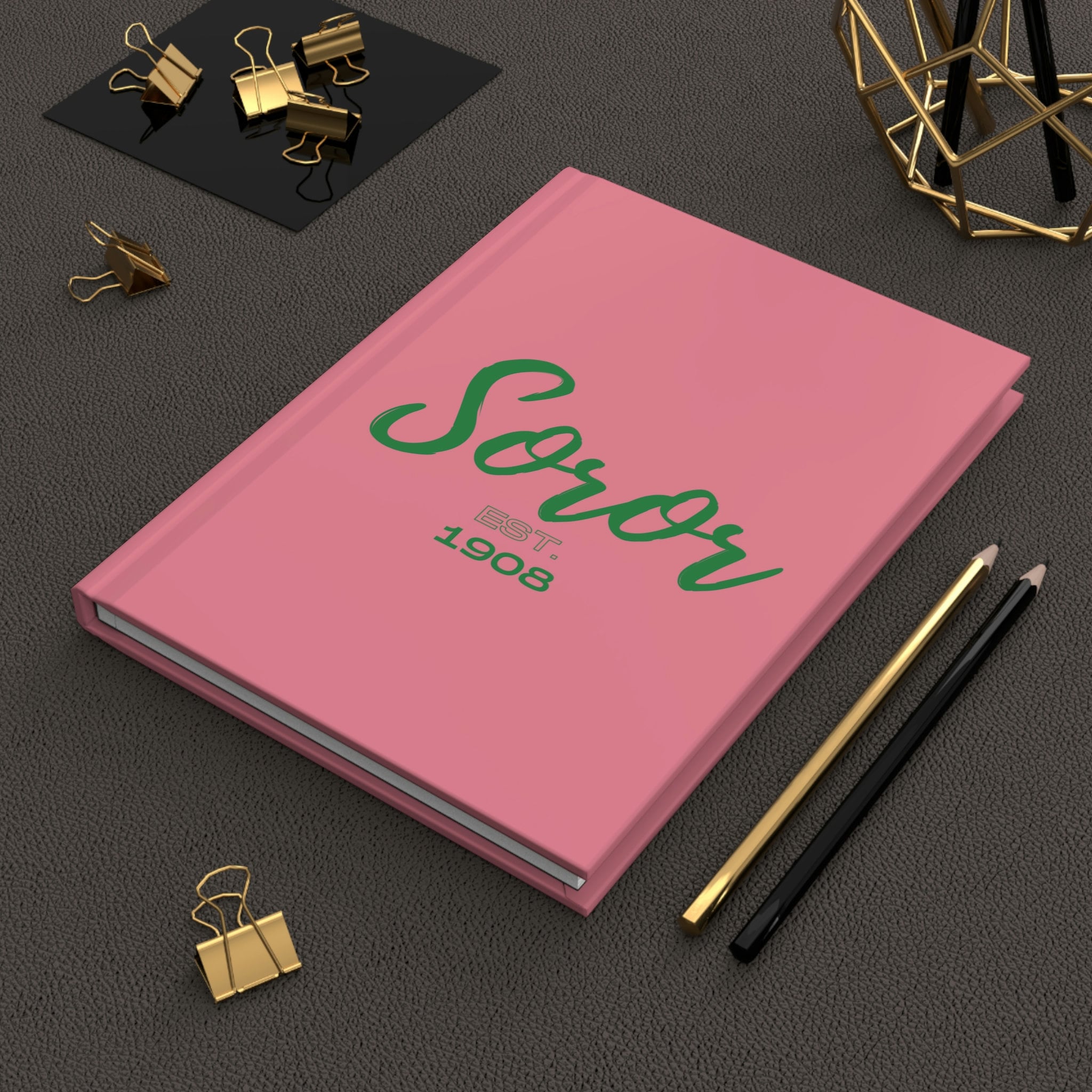 Soror EST 1908 (Lachsrosa Cover) Hardcover-Tagebuch matt | Tagebuch | Rosa und Grün | AKA-inspiriert | Sorority-Geschenke