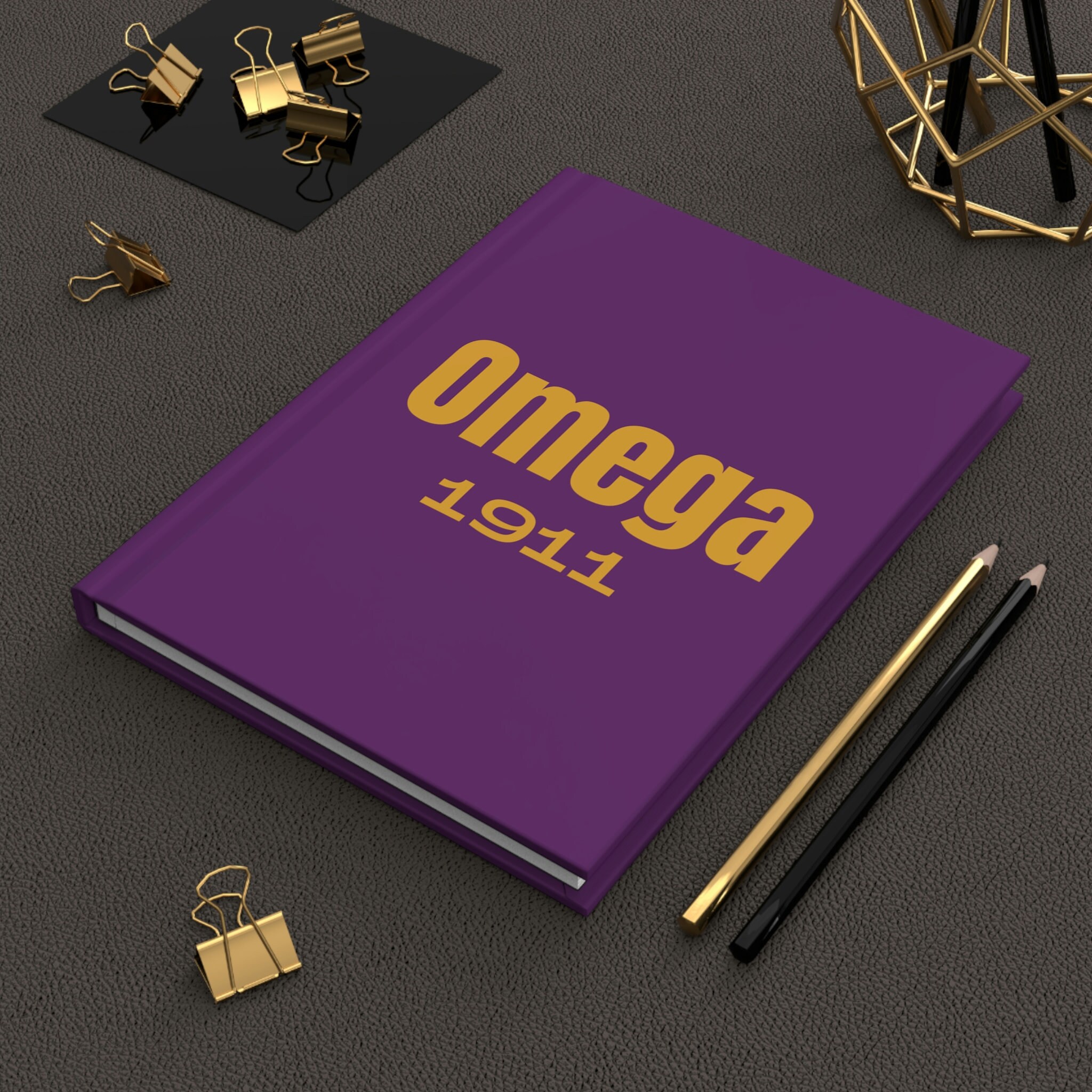 Omega 1911 Jersey (lila Einband) Hardcover-Tagebuch matt | Königslila und Altgold | 1911 | Inspiriert von Que | Studentenverbindung