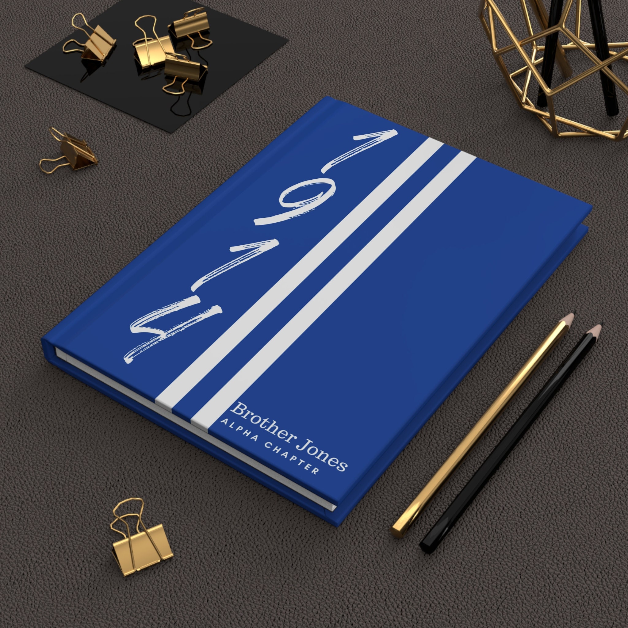Personalisiertes Sigma 1914 Jersey Hardcover Journal Matt | Blau und Weiß | 1914 | Sigma inspiriert | Geschenke für Studentenverbindungen | Phi Beta Sigma