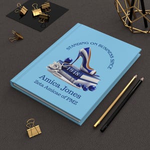 Carnet cartonné personnalisé Standing on Business Zeta Amicae (couverture bleu ciel) mat | Agenda | 1948 | Cadeaux pour une sororité
