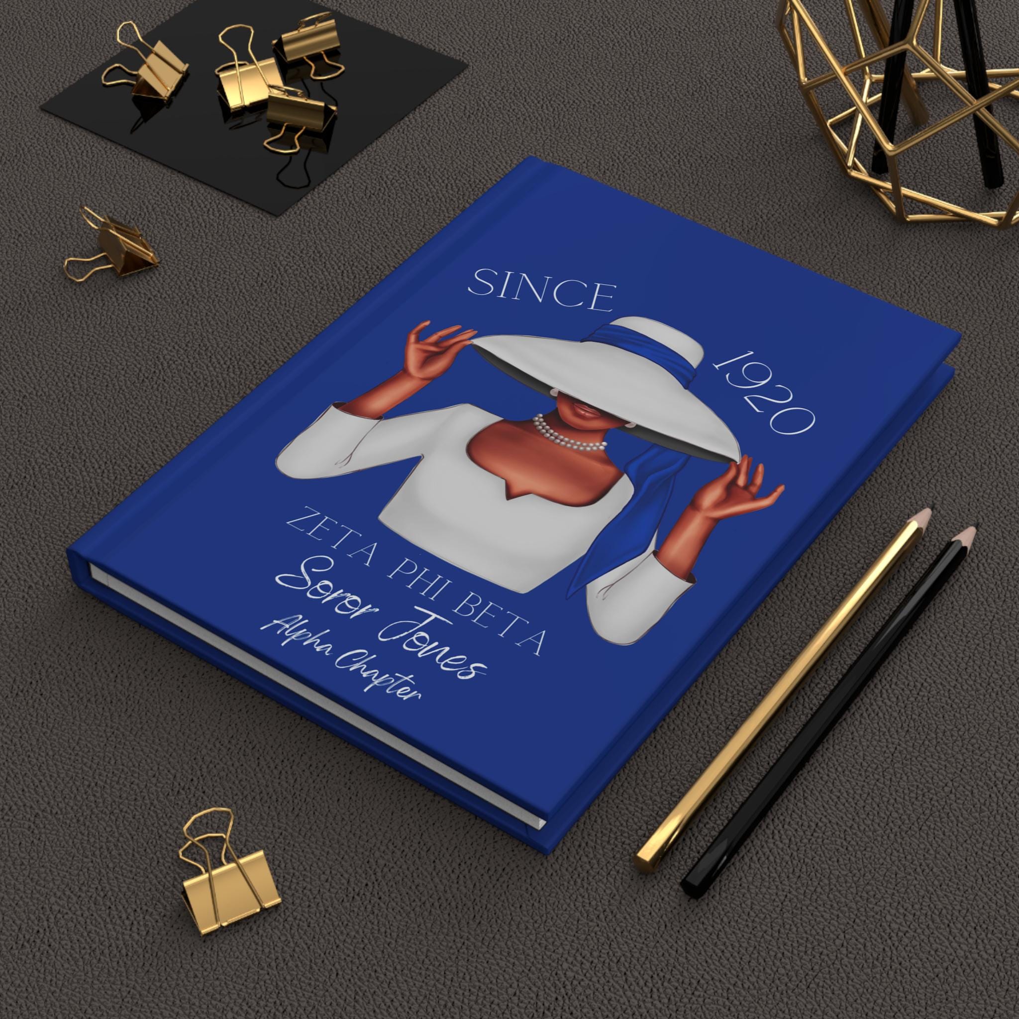 Personalisierbares (weißes Kleid) Hardcover-Tagebuch matt | Tagebuch | Blau und Weiß | 1920 | ZPhiB-inspiriert | Zeta-inspiriert | Geschenke für Studentinnenverbindungen