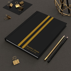 Carnet cartonné personnalisé en jersey Alpha (couverture noire) mat | Noir et vieil or | 1906 | Inspiré par APhIA | Cadeau Fraternité