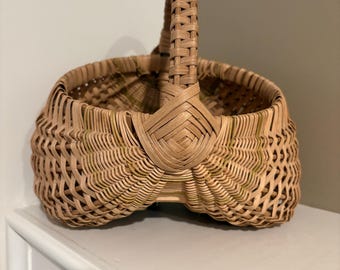 Vintage egg basket 8 inch diameter