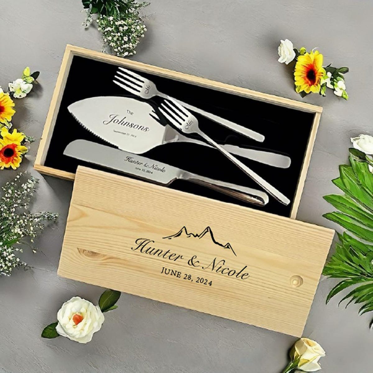 Custom Cake Cutting Set