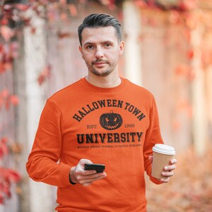 Halloween Town Est 1998 Universiteit Sweatshirt, Halloweentown University Crewneck, Pompoen Sweatshirt, Herfst Sweatshirts, Halloweentown Shirt
