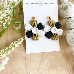 Black and Gold Flower Earrings: Gold Plated Brass