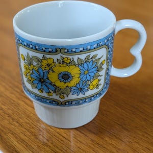 Vintage Floral Stacking Mug - Retro 70s Blue & Yellow Flower Power Coffee Cup
