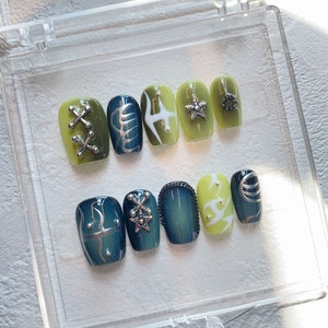 Gothic Green Press on nails short nails/Punk nails/Silver cross nails/y2k nails/gyaru nails/gothic nails/Handpainted nails/Goth green nails