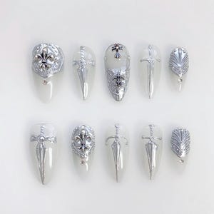 Silber 3D Chrom Nägel/Gothic Press On Nägel Kurze Mandelnägel/Weiße Nägel/Kreuznägel/Punk Nägel/Schwertnägel/French Nägel/Geburtstagsnägel