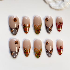 Herfstnagels/bruine Franse pers op nagels lange amandelnagels/lieveheersbeestjenagels/retro geruite nagels/striknagels/polkadotnagels/verjaardagsnagels aangepast