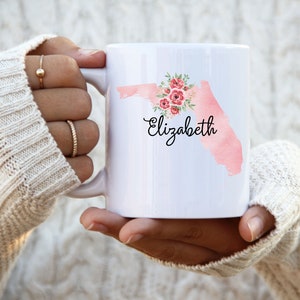 Personalisierte Kaffeetasse mit benutzerdefiniertem Namen, Blumen-Zustandskarte-Becher, Blumen-U.S-Zustandskarte-Tasse, benutzerdefinierter Namenstasse für sie, Aquarell-U.S-Zustandskarte-Becher