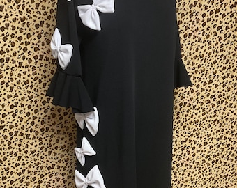 Vestido con lazo aleatorio de Betsey Bow