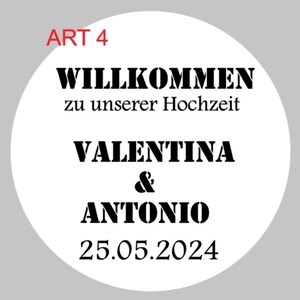 May include: White circle with black text that says "ART 4" in red text at the top. The text says "WILLKOMMEN zu unserer Hochzeit" and "VALENTINA & ANTONIO" with the date "25.05.2024" below.