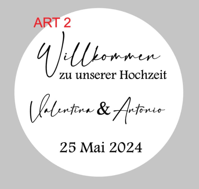 May include: White circle with black text that says "Art 2" in red, "Willkommen zu unserer Hochzeit" and "Valentina & Antonio" in cursive, and "25 Mai 2024".