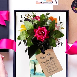 Hot Pink personalisierte 40 Bloom Geburtstagskarte für sie, verpackt + handgemacht mit duftender pinker immerwährender Samtrose
