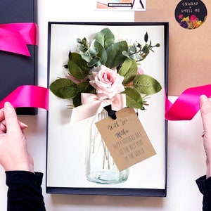 Tarjeta perfumada para el Día de la Madre: Rosa de terciopelo, recuerdo floral 3D