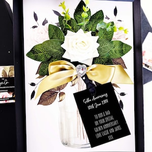 Tarjeta de lujo para el 50.° aniversario de bodas: cinta dorada, corazón de cristal con diamante transparente; caja personalizada hecha a mano para el 50.° aniversario