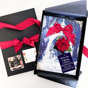 Fairytale New York WIFE Rote Rose Weihnachtskarte - Duftend - Boxed - Personalisiert + Handgemachte Luxuskarte für ihre spezielle Dame dieses xmas