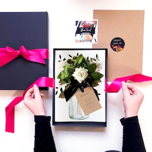 Handgemaakte trouwkaart, gepersonaliseerde ivoorroos, luxe geurend boeket bloemen, verpakt, speciale kaart voor zoon, dochter, kleindochter