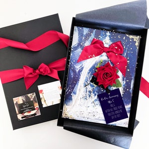 Biglietto d'auguri per anniversario da favola con rosa profumata in velluto fatta a mano - Biglietto regalo personalizzato in scatola per moglie e marito per l'anniversario di matrimonio