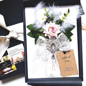 Partecipazione di nozze di lusso Art Déco - Cristallo grande A4 - Piuma - Partecipazione di nozze personalizzata fatta a mano in confezione regalo - Pizzo avorio - Rosa cipria profumata