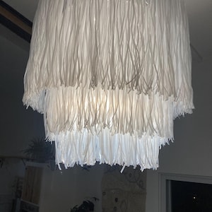 Weißer runder dreistufiger Lampenschirm. Makramee-Deckenleuchte. Boho Raffia Anhänger Light.Handicraft Kronleuchter, Stroh Aufhängung. Leuchte