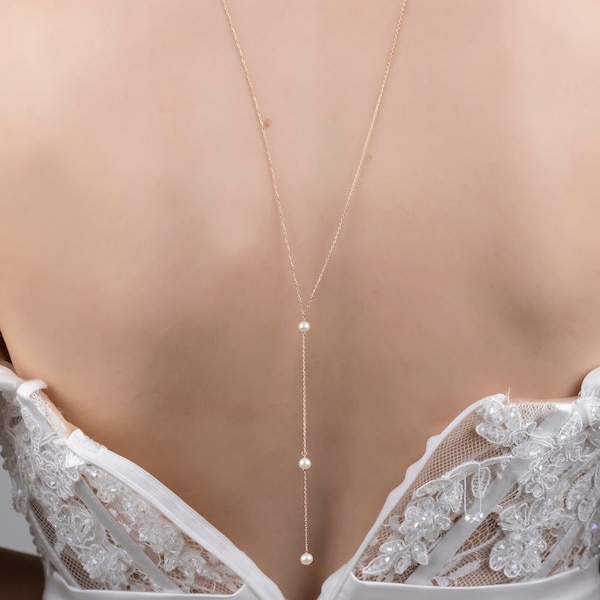 Handgemaakte sterlingzilveren parelketting op de rug, bruidshuwelijkssieraden