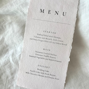 Menükarte auf handgeschöpftem Baumwollpapier gedruckt | Minimalistisches Menü auf Büttenpapier | Elegantes Hochzeitstag-Briefpapier