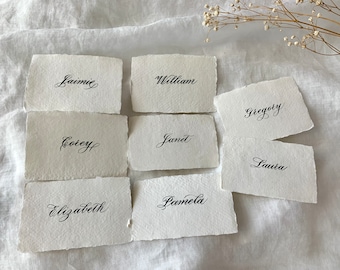 Cartes de placement manuscrites | Noms d'invités calligraphiés | Papier ivoire fait main à bords frangés