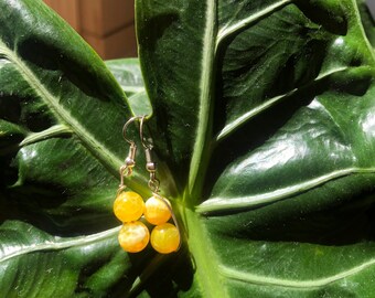 Ensemble de boucles d'oreilles pendantes faites main en agate vert jaunâtre bohème/appartenant à une latine/portoricain et hondurien