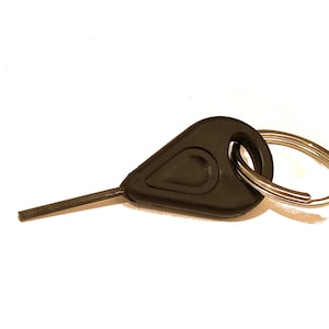 Hoofdsleutel met sleutelhanger voor kragen, manchetten, armbanden en enkelbanden van 6 mm en 8 mm – discreet inbussleutelaccessoire