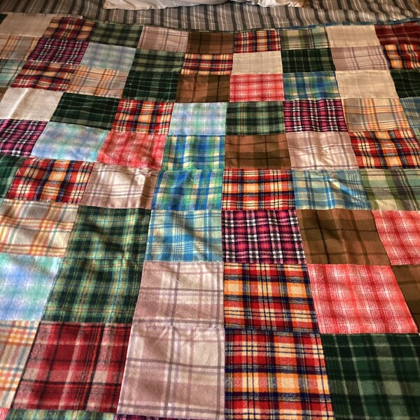 Cozy Checkered Lap Quilt - Magical Warmth & Versatile Baby Blanket"