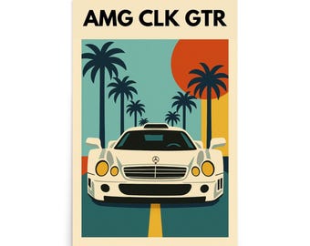 Könnte beinhalten: Ein weißer AMG CLK GTR Sportwagen fährt auf einer von Palmen gesäumten Straße. Das Auto ist in einer Retro-Illustration mit einer roten Sonne und blauem Himmel im Hintergrund. Der Text "AMG CLK GTR" befindet sich oben im Bild.