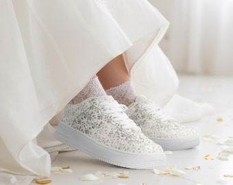 Zapatillas de boda con estampado de motivo bordado: zapatos de novia blancos y dorados para novia o damas de honor