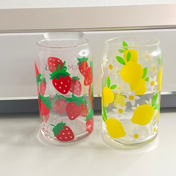 20oz Glass Cup With Bamboo Lid and Straw Strawberries 