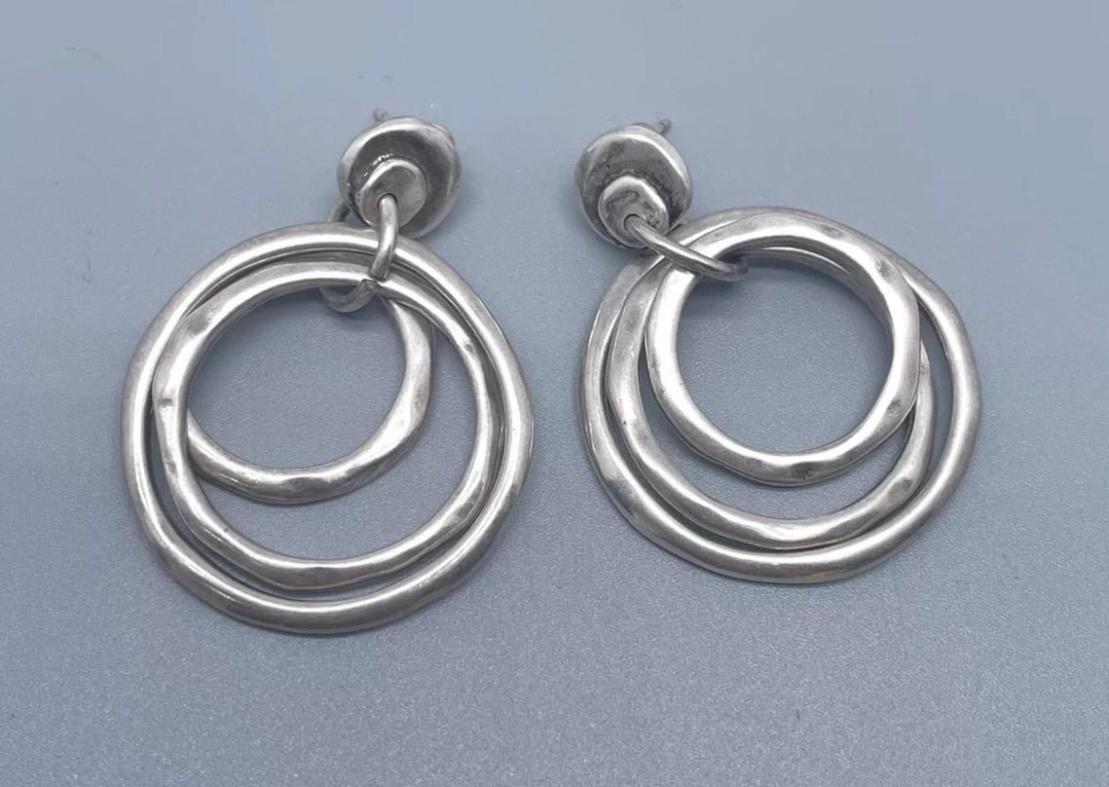 Silver Grey Faceted Oval Crystal Earrings - UNO de 50