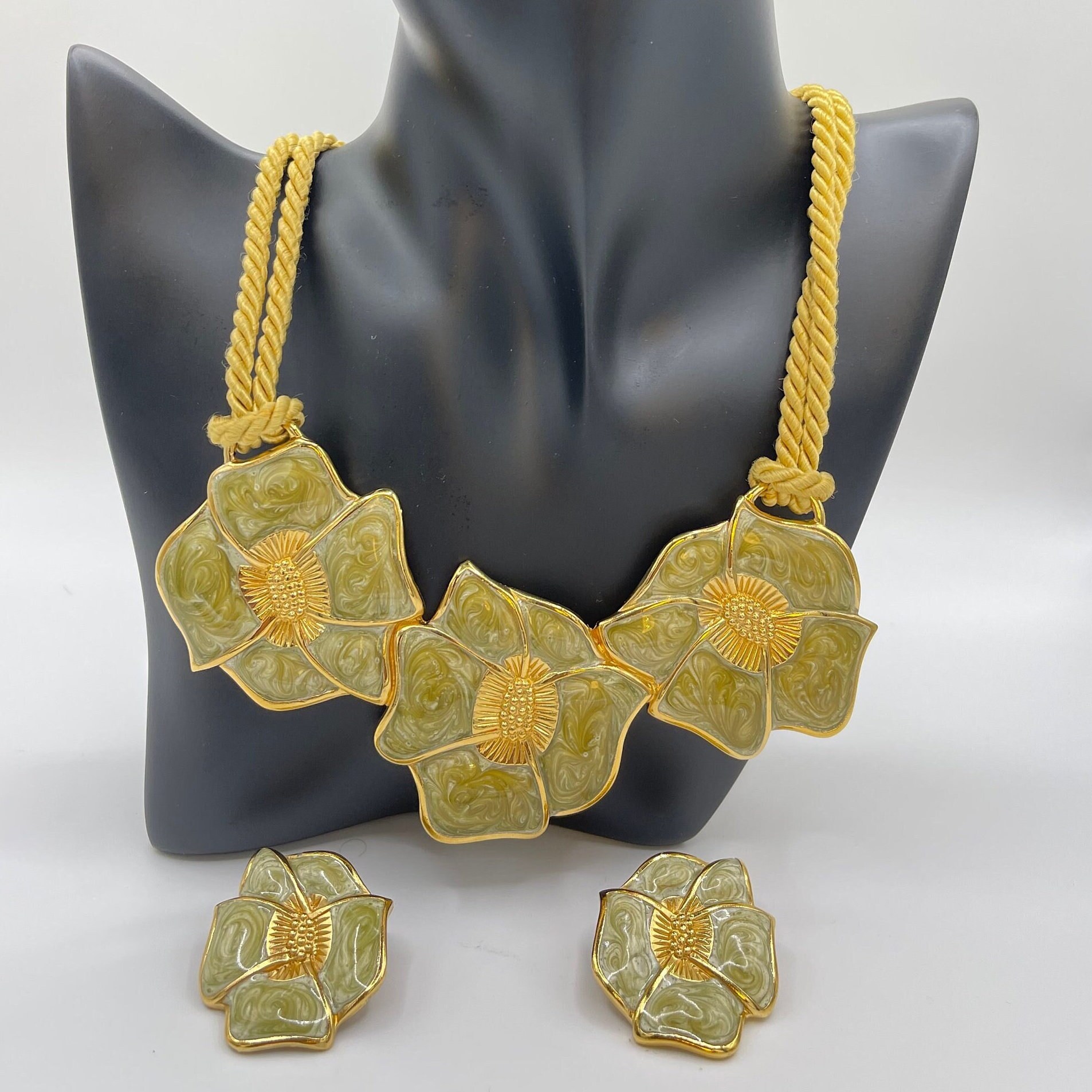 NECKLACE SET PICTORIAL BOOK FLOWER TEE（Tシャツ/カットソー