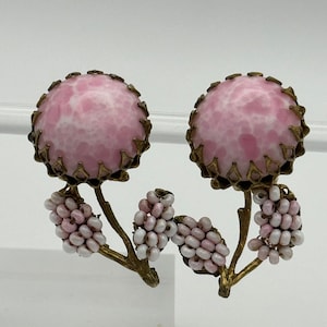 Vintage MIRIAM HASKELL Pink Mottled Glass Micro Seed Bead Vintage Flower Clip On Earrings.