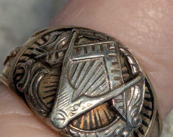 silver/gold 10 KT Masonic Hand Carved Men's Ring, 8.0