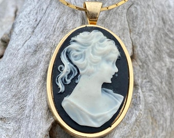 Vintage black and white cameo pendant