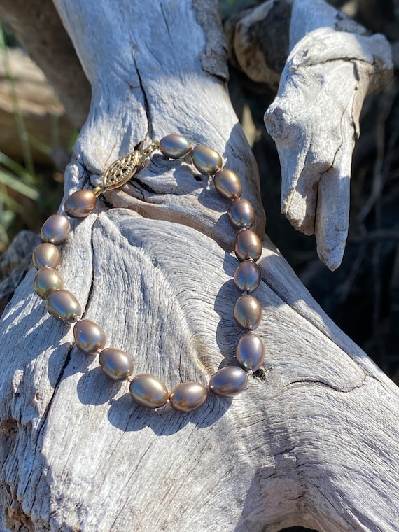 Vintage cultured chocolate pearl bracelet with go… - image 1