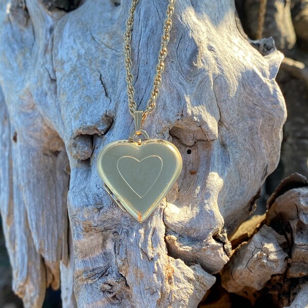 Vintage heart gold toned locket