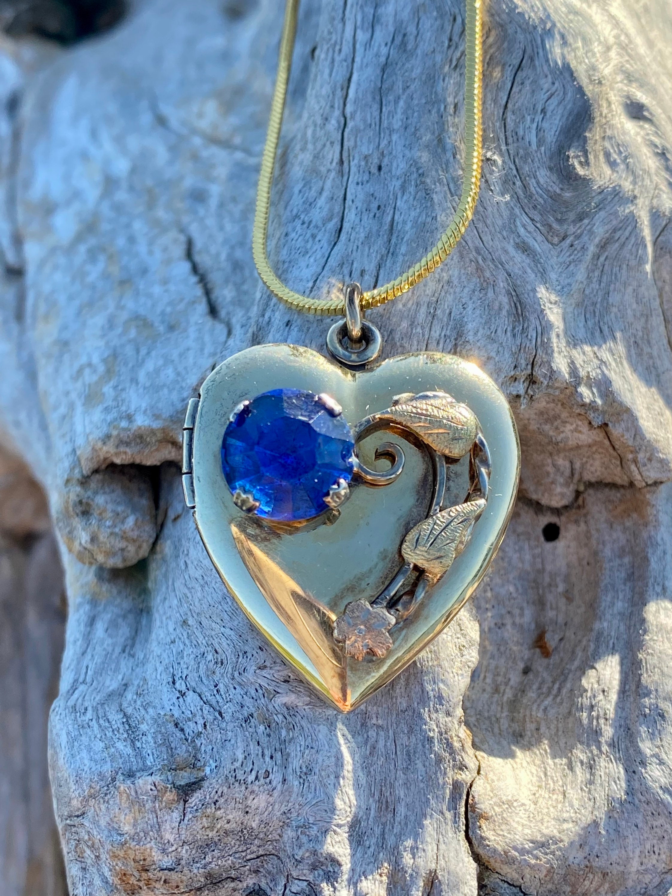 Heart Stone Necklace - Etsy Canada