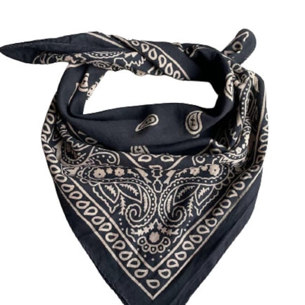 Foulard noir gamayun fait main à imprimé main en noir et blanc - Bandana fait main en coton bio