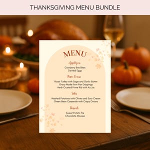 Op de afbeelding: Thanksgiving-menubundel met een crèmekleurige menukaart met een menu voor voorgerechten, hoofdgerechten, bijgerechten en desserts. Het menu bevat gebraden kalkoen, aardappelpuree en zoete aardappeltaart. De tekst "Thanksgiving Menu Bundle" staat bovenaan.