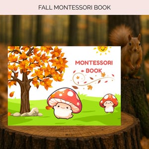 Op de afbeelding: Een kinderboek met de tekst "FALL MONTESSORI BOOK" bovenaan. De boekomslag toont een cartoonillustratie van een boom met oranje bladeren, twee paddenstoelen en de tekst "MONTESSORI BOOK". Een eekhoorn zit op een boomstronk.