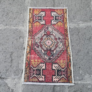 Petit tapis vintage 18 x 33 pouces, tapis turc, tapis Oushak, tapis de couleur rouge, tapis de bain, tapis de paillasson, petit tapis ancien vintage, petit tapis en laine