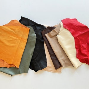 Buy your Assortment colored leather remnants assorted colors Restpieces  splitleather and veg-tan leather of a different thickness (1 kg) online